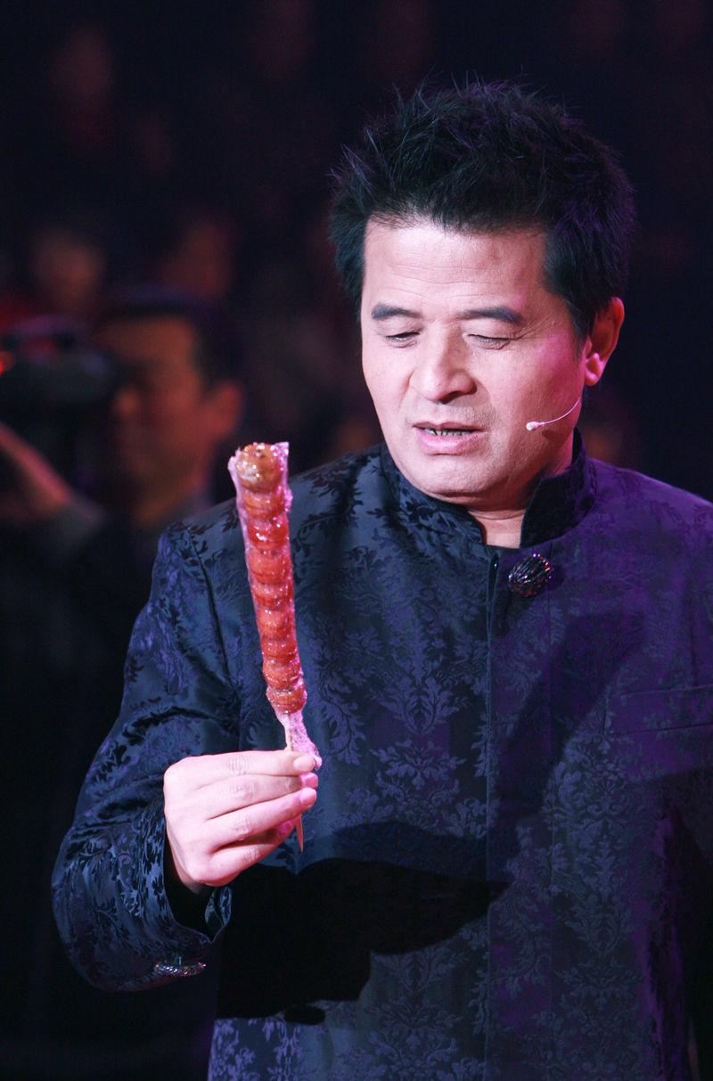  p>毕福剑,1959年1月16日生于辽宁省大连市,中国内地节目主持人,导演