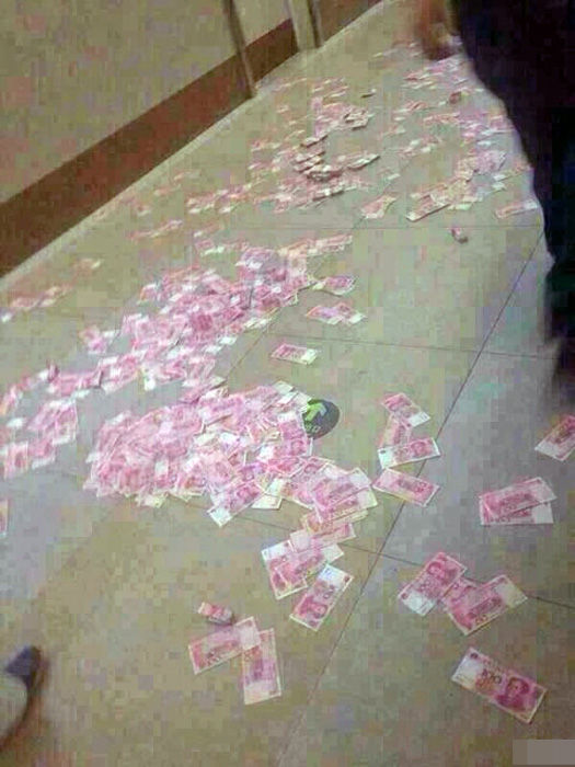 哈医大一院撒钱事件