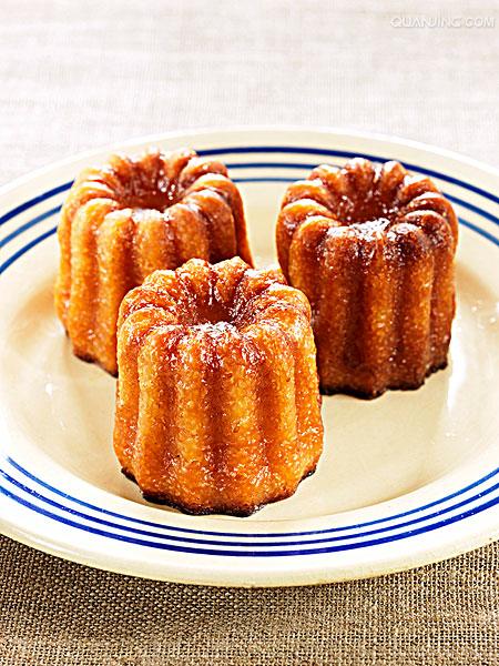  p>月饼(moon cake),又称月团,小饼,丰收饼,团圆饼等,是中国的汉族