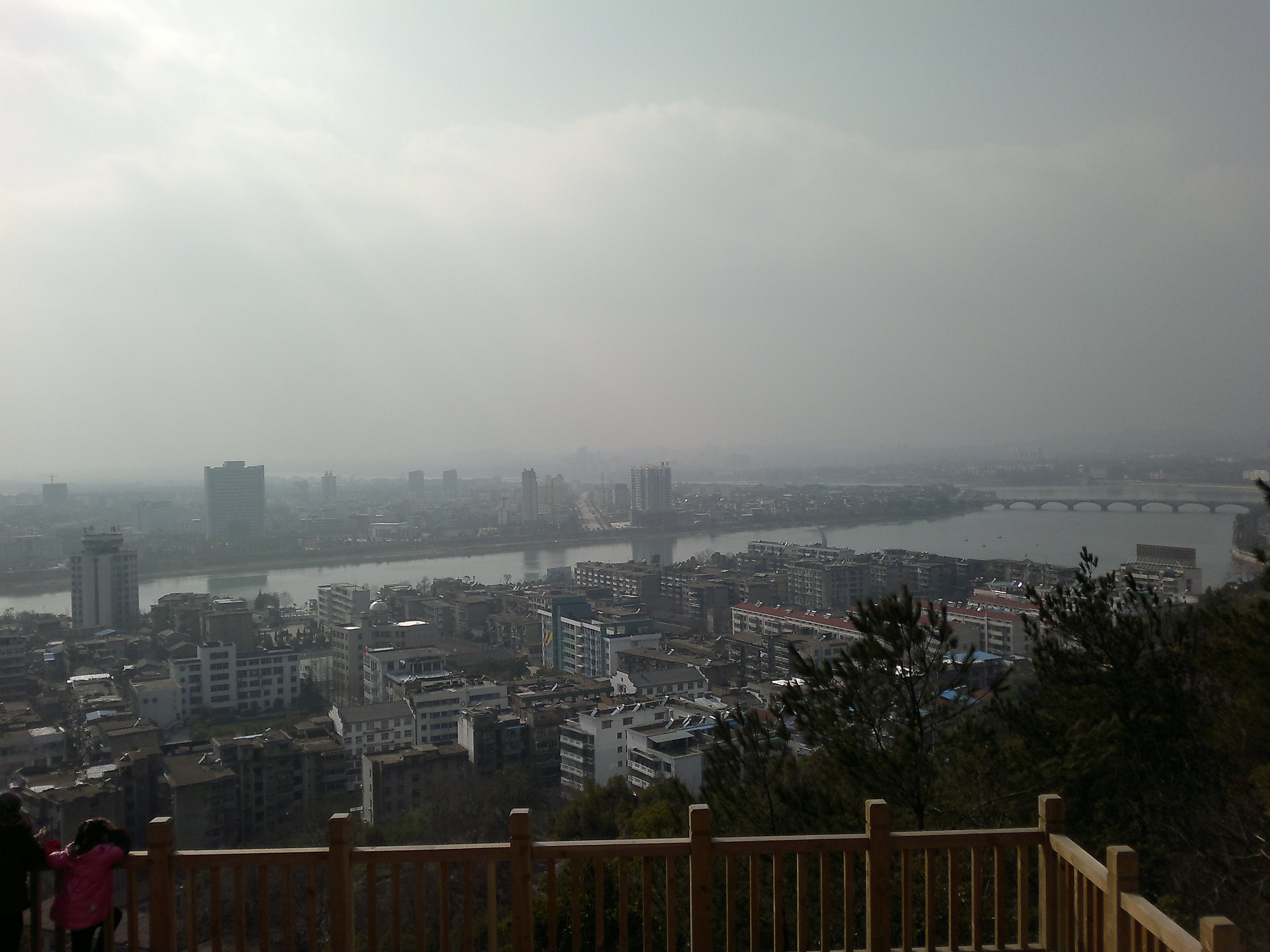 黄金山公园位于深圳市 a target="_blank" href="/item/坂田街道