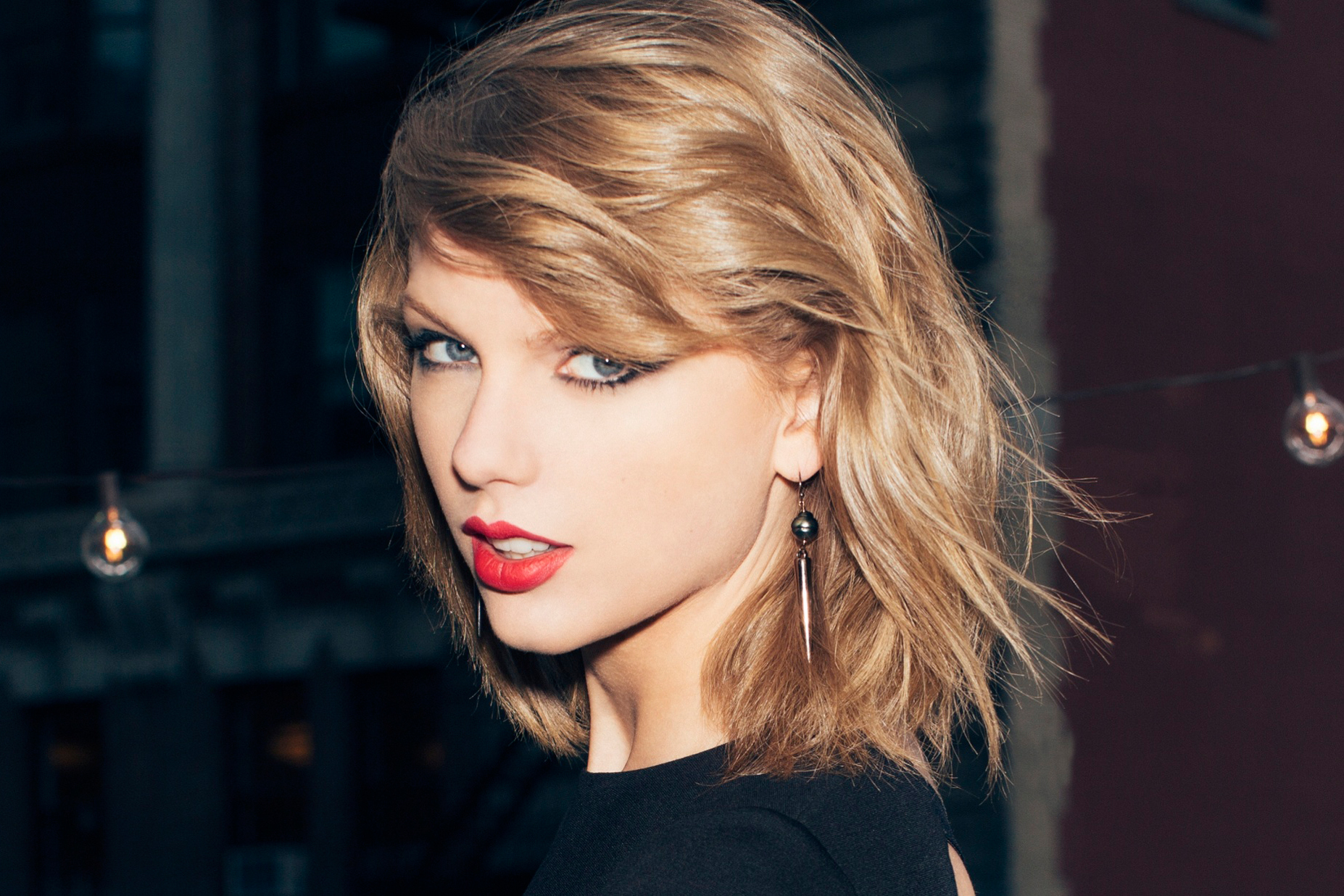  p>泰勒·斯威夫特(taylor swift),1989年12月13日出生于美国宾夕法尼