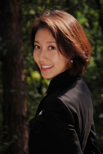  p>高露,1982年10月8日出生于北京,中国内地女演员,毕业于中央戏剧