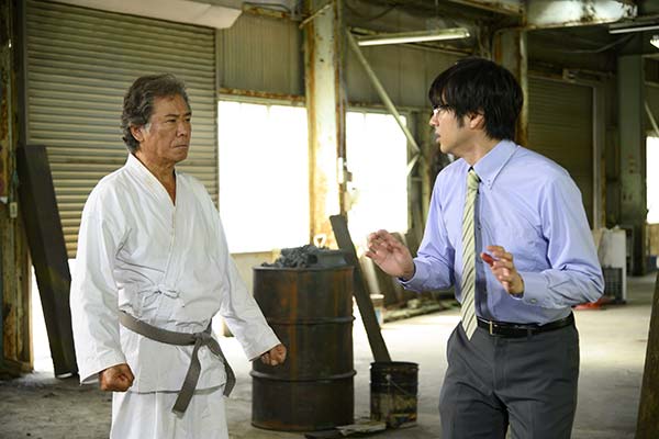 ">《世代战争》是 a target="_blank" href="/item/坂本浩一/3090399"