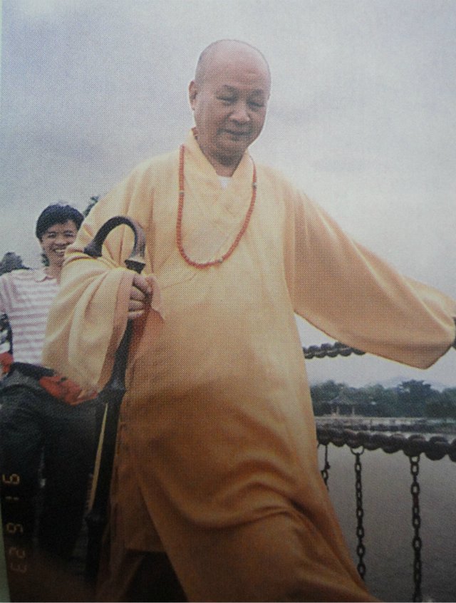  p>广东省潮州开元寺方丈,岭东佛学院院长,新兴国恩寺方丈定然法师