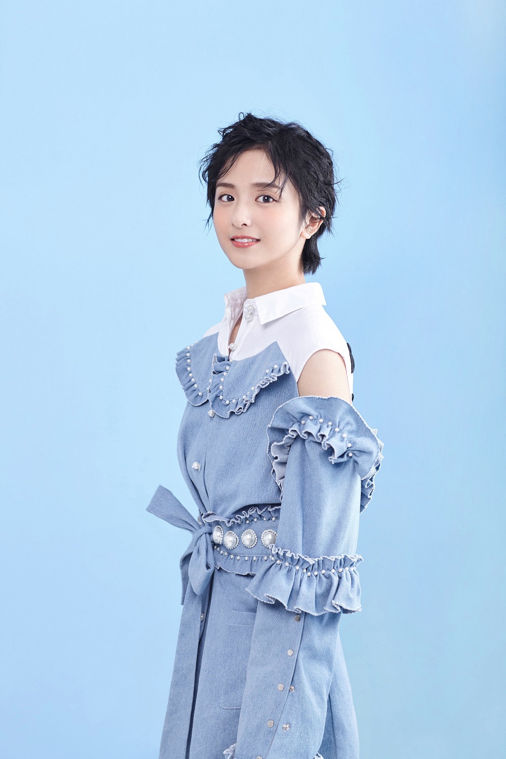 "gncmubmc6z">厉嘉琪,1997年8月28日生于浙江省杭州市,中国内地女演员