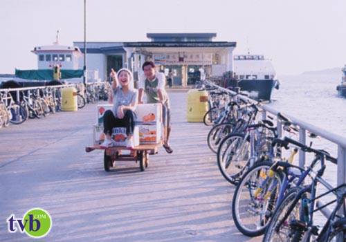 data-lemmaid="7051877">香港电视广播有限公司 /a>2001年制作的时装