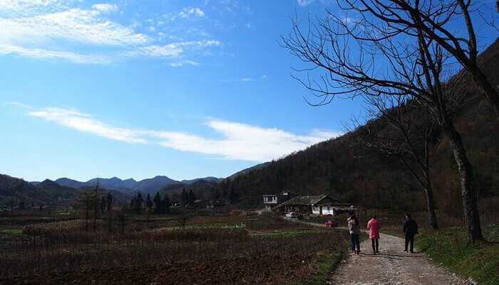  p>三角坝,位于兴隆镇中心,地处"天坑地缝"国家级风景名胜区腹地,距