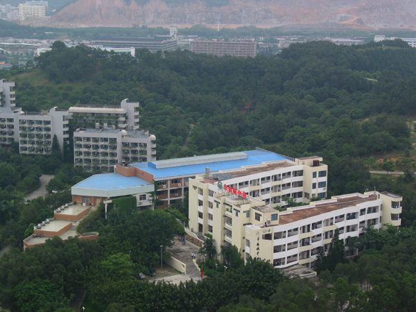  /p> p>深圳市华侨城中学拥有燕晗山初中部,深圳湾高中部两个校区.