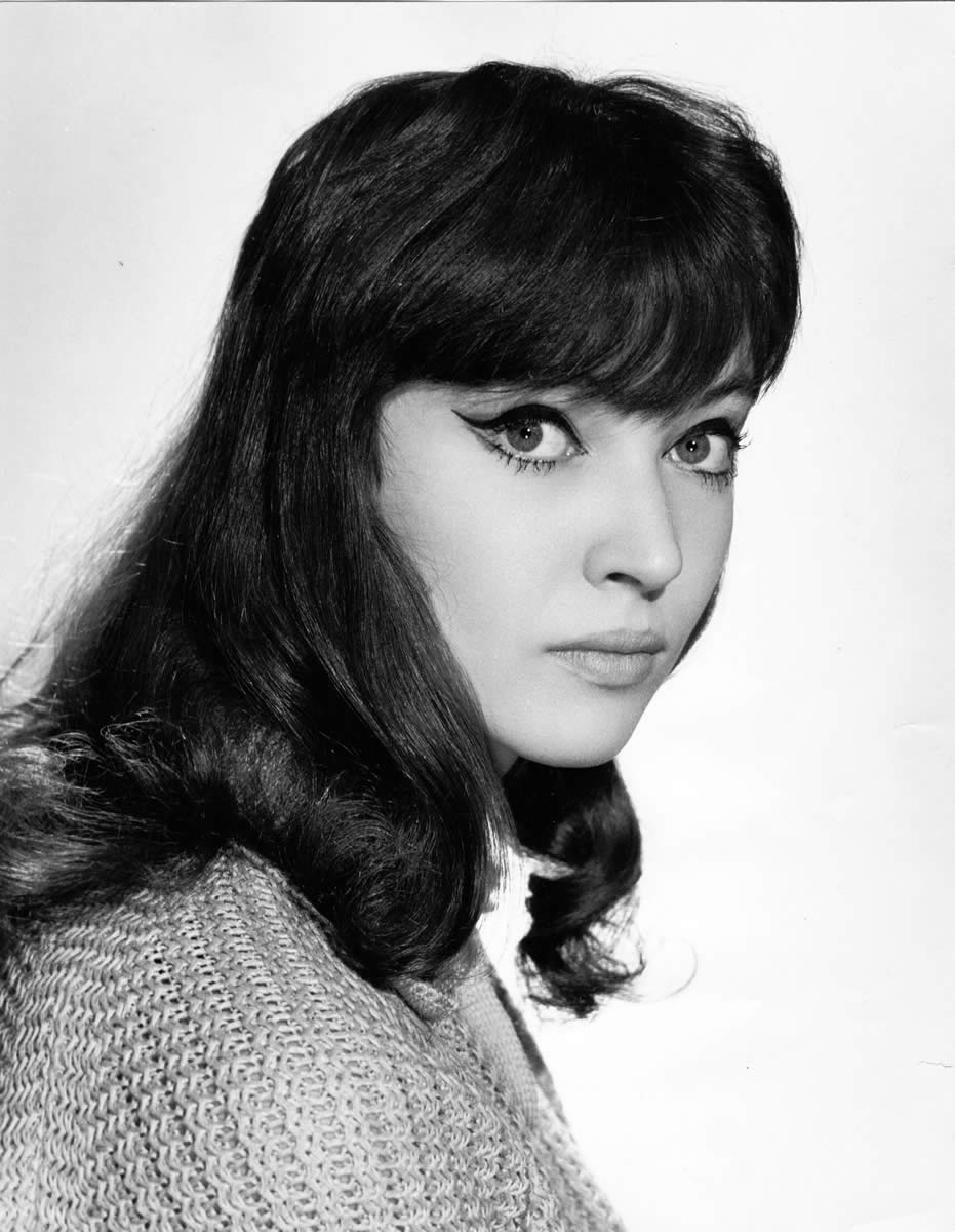  p>安娜·卡里娜 i>(anna karina,1940年9月22日-2019年12月14日) /i>