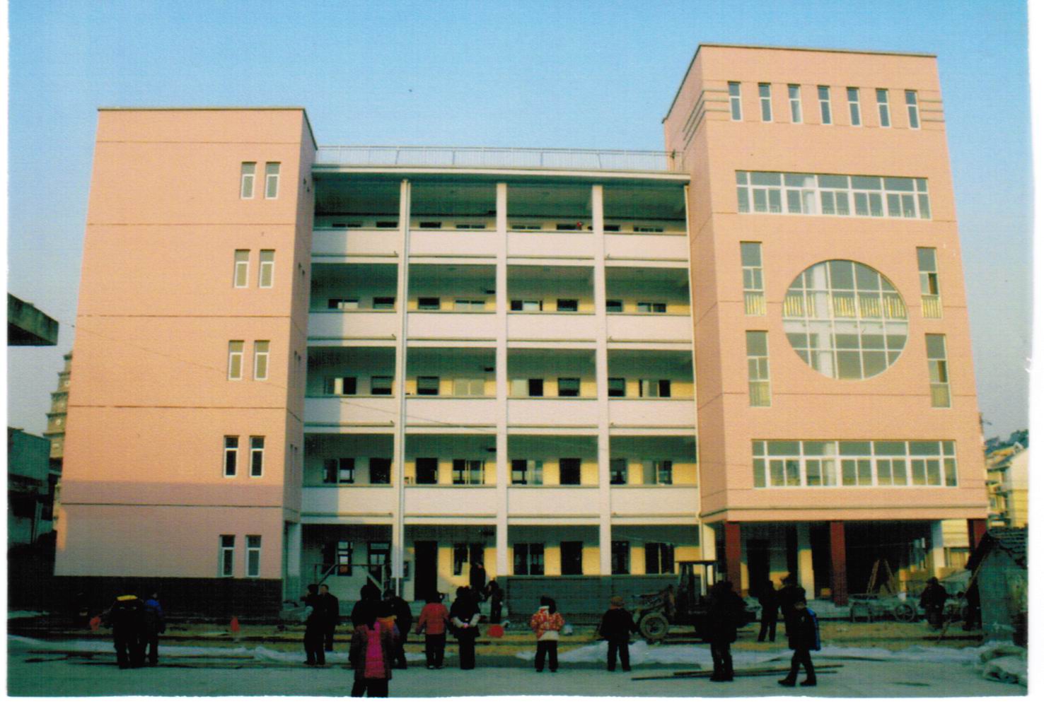  p>六安市城南小学,前身是创办于1912年的海峰女子学校,1939年迁入