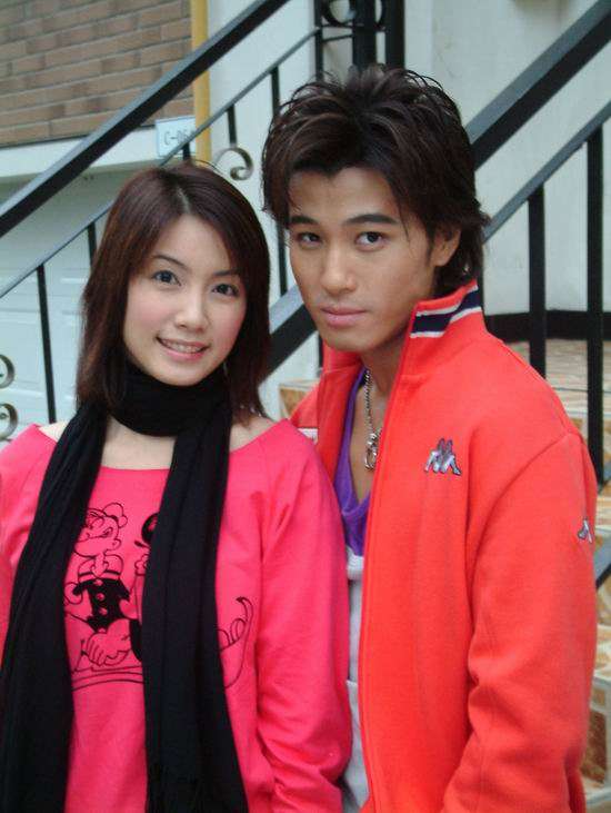 出演个人首部电视剧《 a target="_blank" href="/item/麻辣鲜师