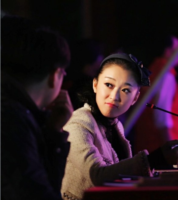  p>梁爽,女,内地新锐歌手,演员,代表作有电影《猎猎西风劲》等,2013年