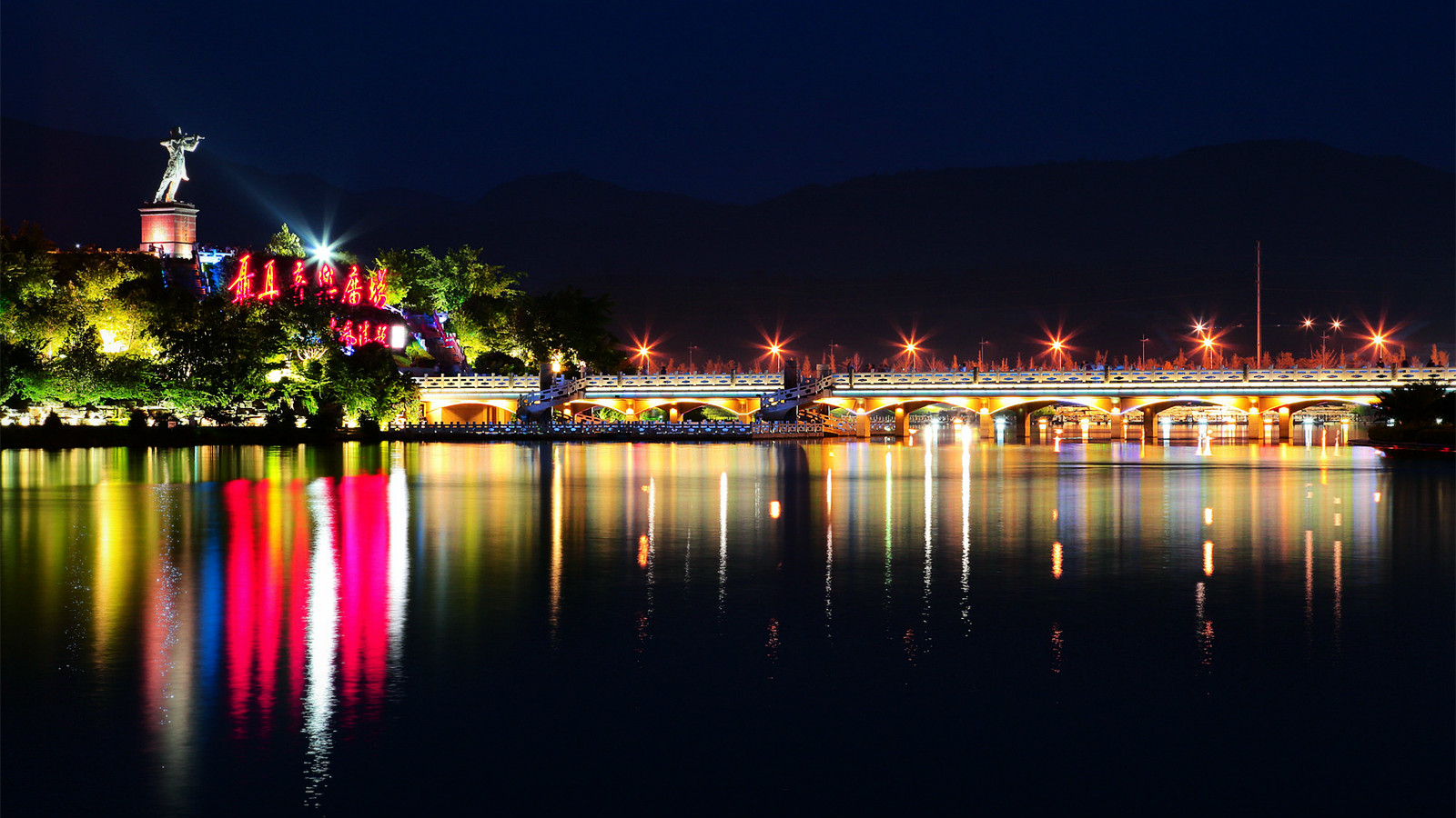  p>聂耳文化广场落于云南省 a href="#">玉溪市 /a>城区,由一湖,两线