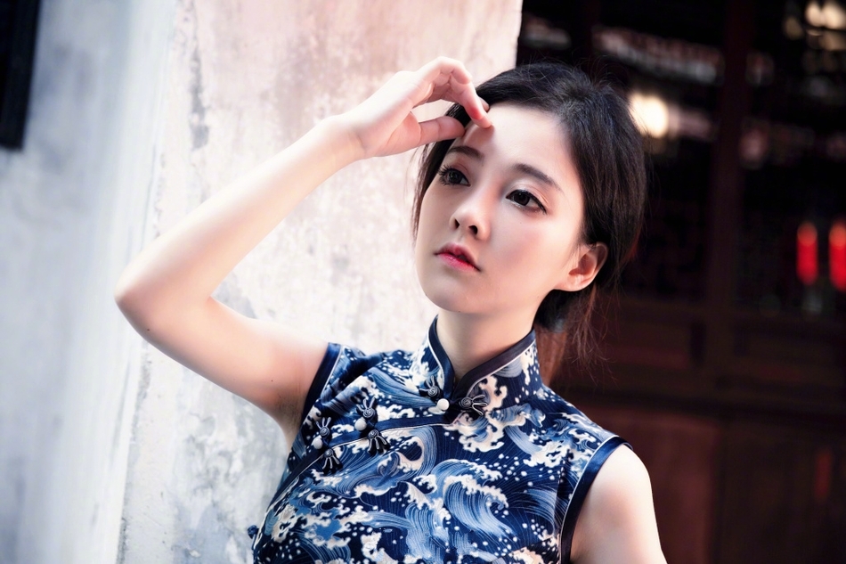  p>冯提莫,本名冯亚男,1991年12月19日出生于重庆市万州区,中国内地女