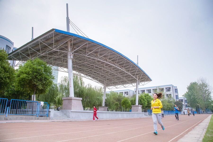 张仲景医学院是一所全日制普通本科院校,前身是创办于1951年的南阳