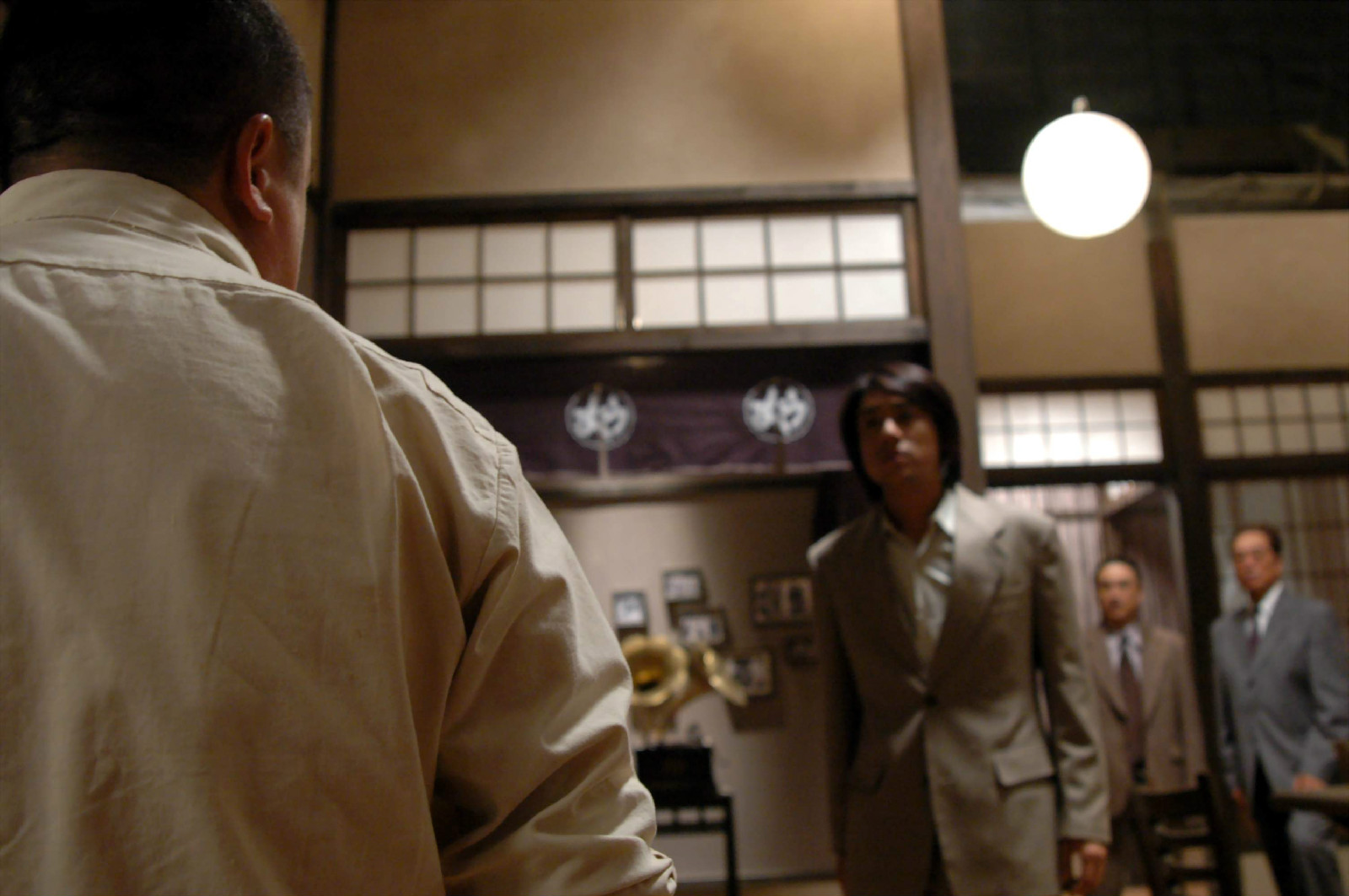  p>《东京审判》是由 a target="_blank" href="/item/高群书/9084770