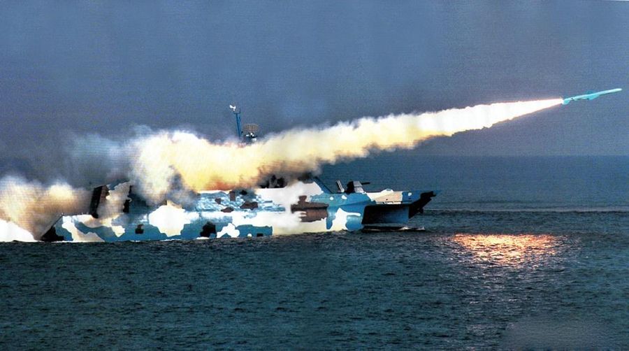 中国海军022型高速隐形导弹艇