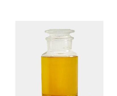 7～1%,即芸香油,该物质为无色或淡黄色的油状液体,有强烈窜透性和