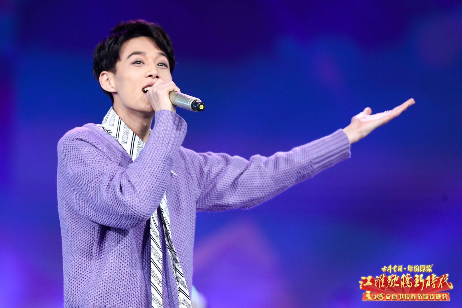  p>校长,原名张驰,中国内地男歌手,演员.