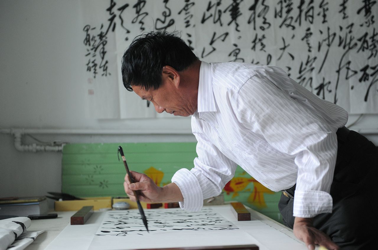 受著名书法家,舅父 a target="_blank" href="/item/任英民/8785103"