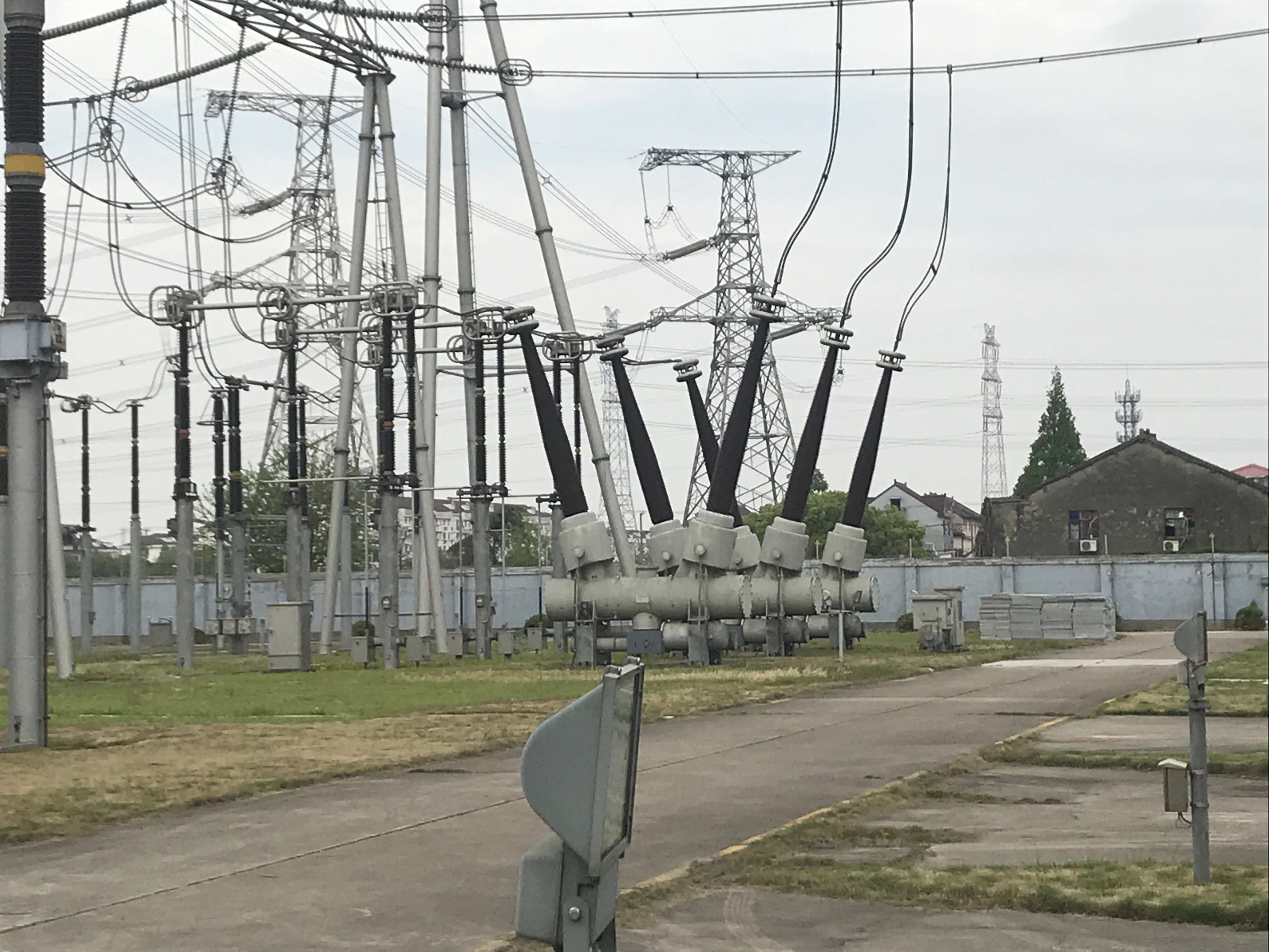 落地罐式断路器