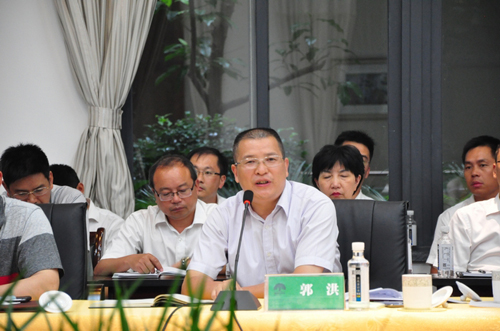 郭洪,重庆市巴川中学校总校长,毕业于西南