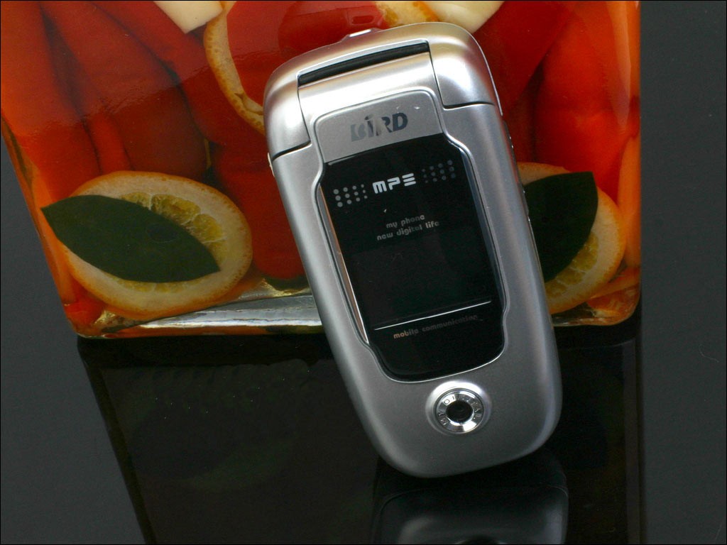  p>波导m08是2005年上市的新型手机,为上翻盖模式,手机铃声类型是mp3