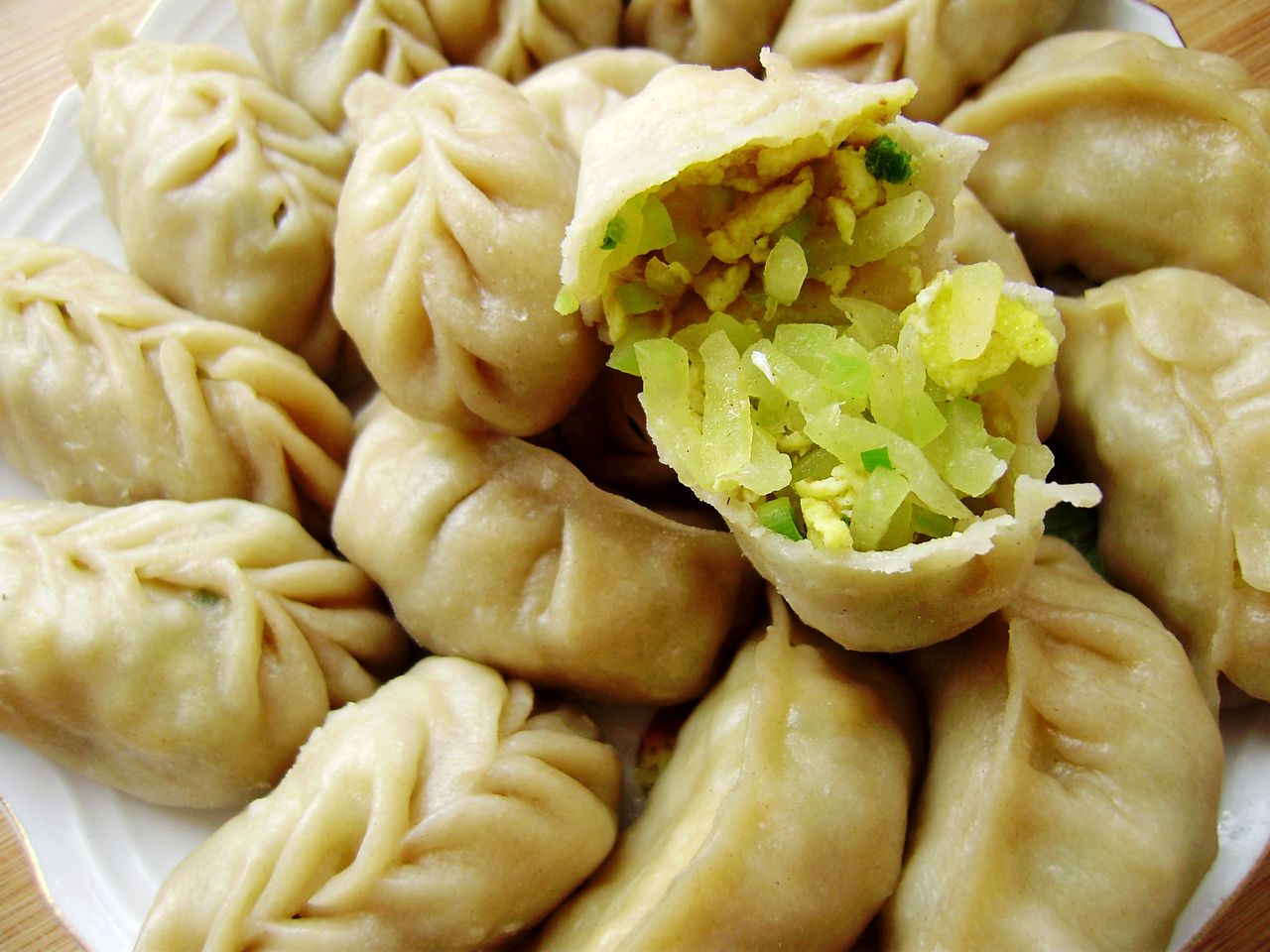 西瓜馅蒸饺是一道由西瓜皮,鸡蛋,全麦面粉等食材制成的食品.