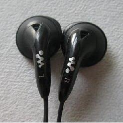  p>索尼mdr-e808是索尼公司研发的一款耳机,灵敏度是104db. /p>