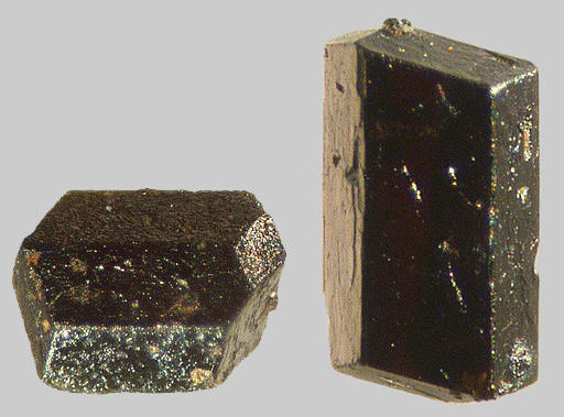  p>角闪石族矿物的总称,角闪石属闪石族中一员.