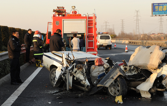 1·6江苏扬溧高速交通事故