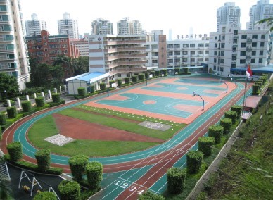  p>深圳市明珠中英文小学位于太白路围岭山下,青山环抱,环境幽静,景色