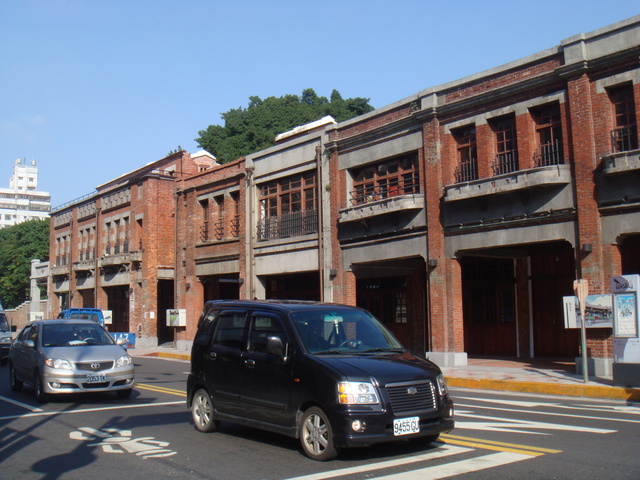 台湾台北市地名,位于老松国小校园南侧,范围为今万华区广州街,康定路