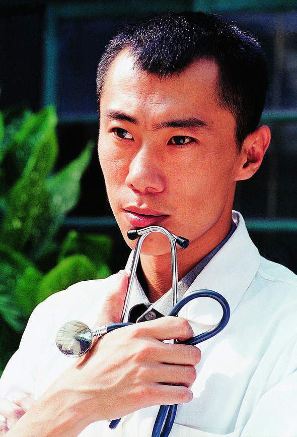 data-id="gnwrt6rva8">《耳光响亮》是2004年7月1日播出的20集电视剧