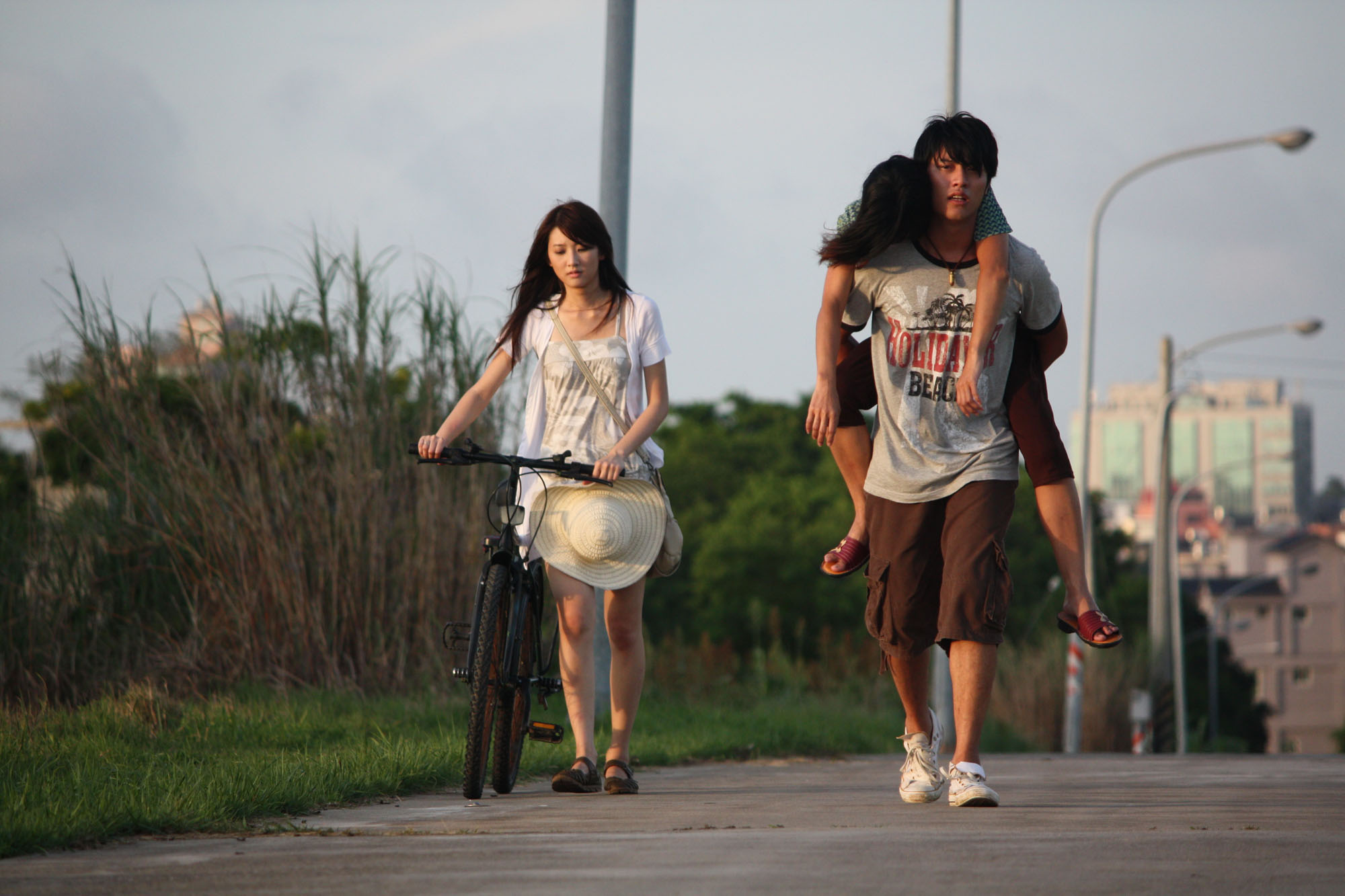  p>《夏天协奏曲》是由 a target="_blank" href="/item/黄朝亮