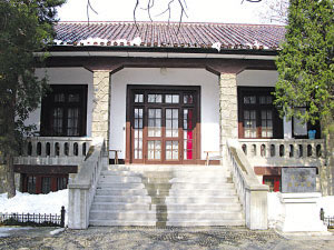  p>蒋介石汤山温泉别墅,位于南京市汤山镇(汤山风景区)汤泉路3号,距