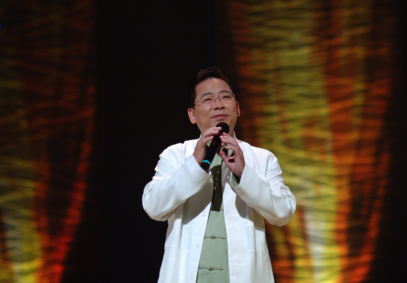 man cheung),1956年9月出生于中国香港,祖籍福建省泉州市晋江市英林镇