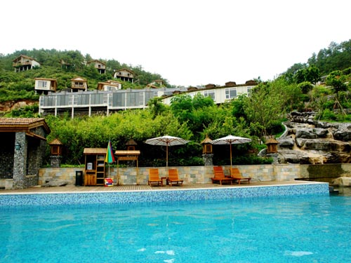  p>英德奇洞温泉(原溶洞温泉)度假区是一座以自然生态景观为主题,是集