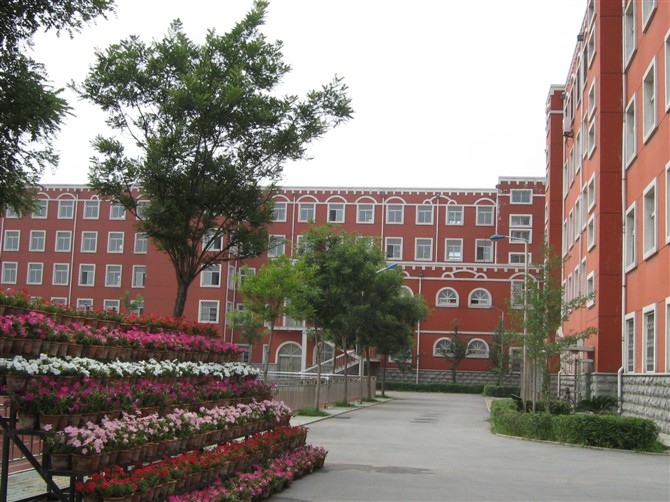 href="#" data-lemmaid="13133714">辽阳市 /a>第三高级中学位于辽阳