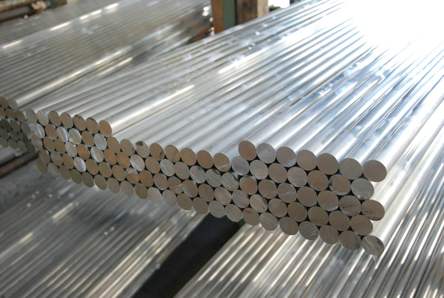 >2024 /a>t351铝棒为铝-铜-镁系中的典型硬铝合金,是硬铝中用量最大的