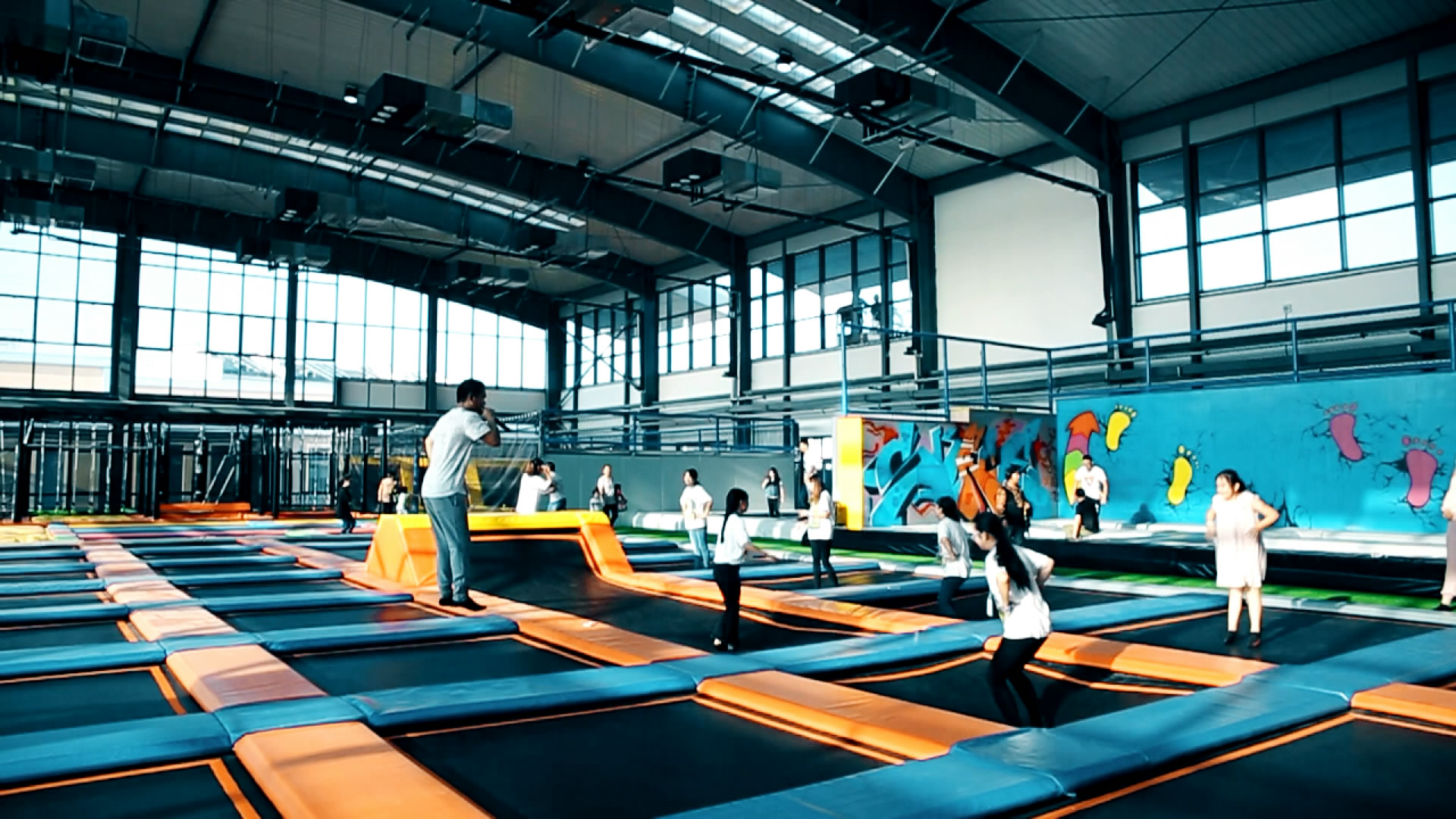  p>梦幻迷宫,位于江苏省盐城市大丰区草堰镇,沈海高速白驹出口右转一