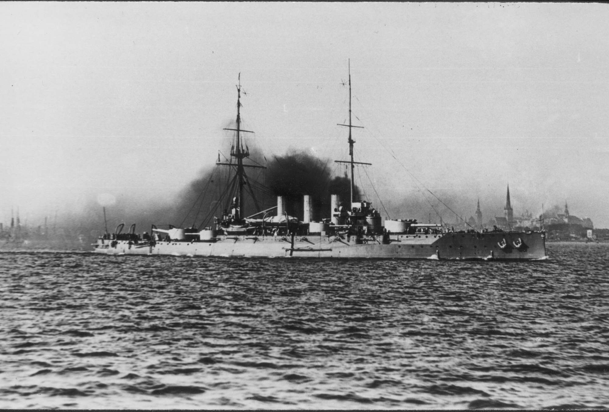  p>留里克号装甲巡洋舰是日俄战争后,沙俄为补充损失由英国维克斯