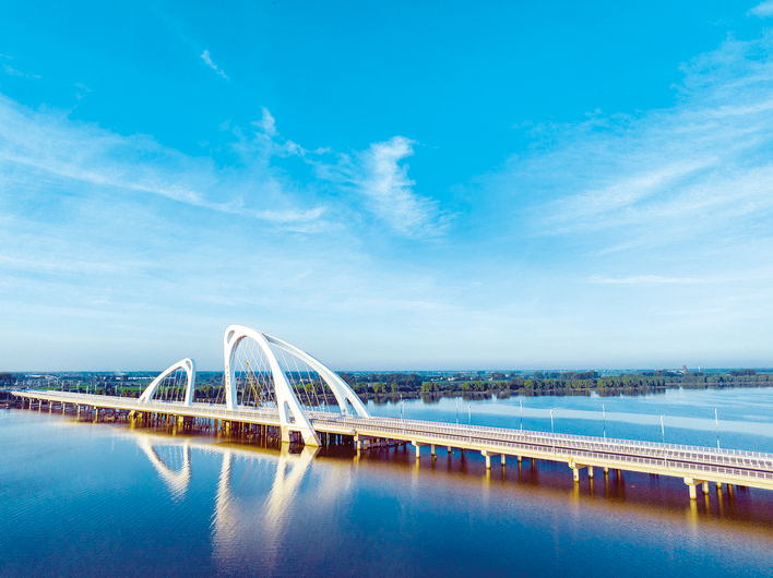 ="spzkoq6ux63a">白马湖大桥(白马湖跨湖大桥),位于中国江苏省淮安市