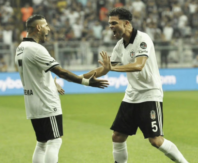 贝西克塔斯时期（左）