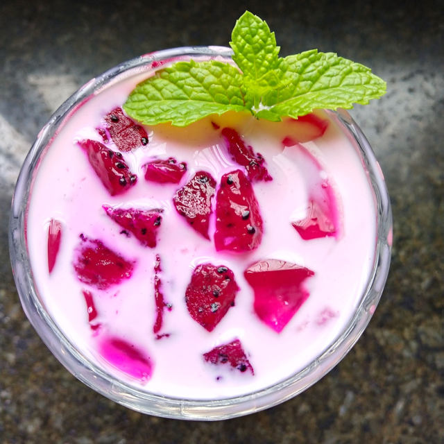 红心火龙果牛奶