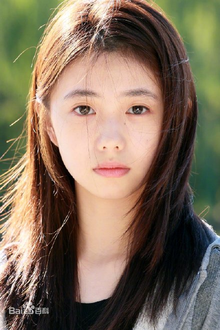 一说1998年)出生于吉林省通化市辉南县,祖籍是吉林省长春市,中国内地