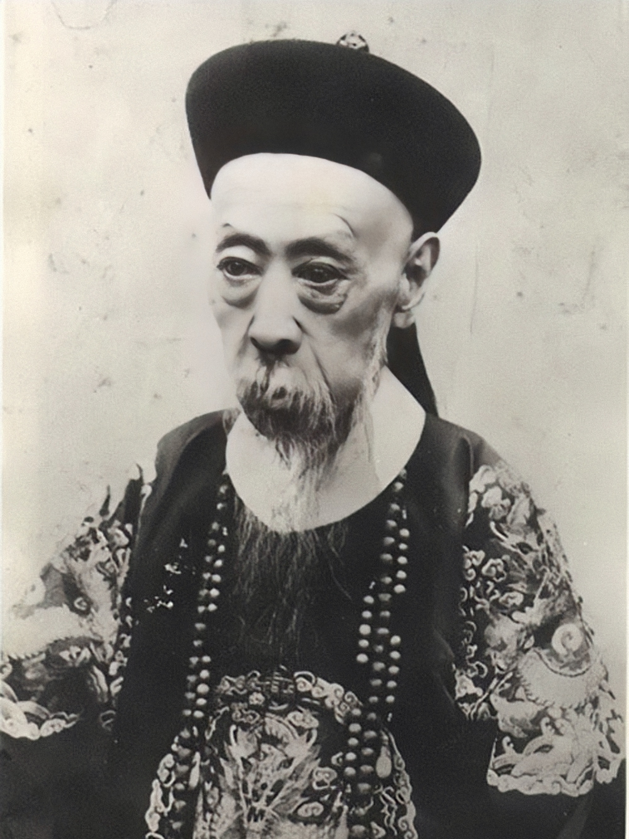 字辅廷,晚清宗室重臣,清朝首任内阁总理大臣,满洲 a target="_blank"