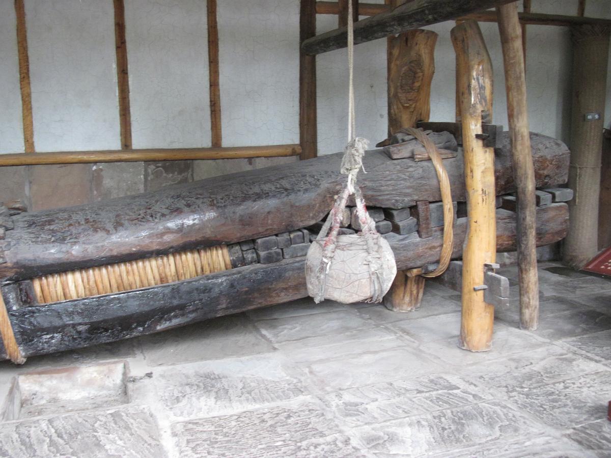  p>撞式榨油机是一种木制的以人力撞击作为加压动力的 a target="