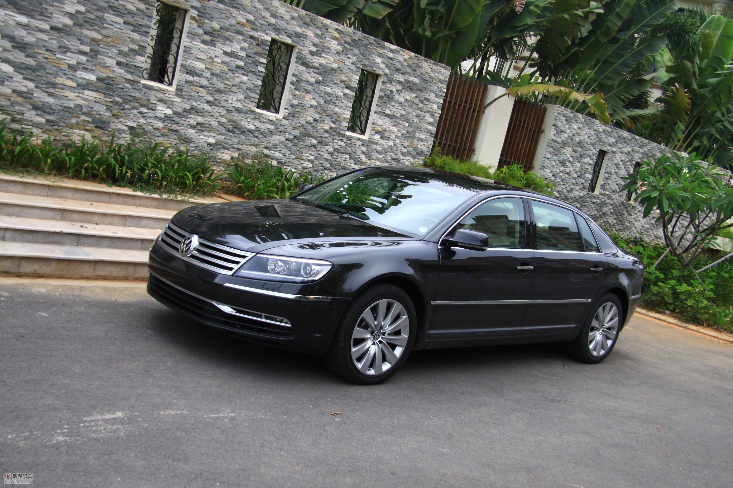  p data-id="gnb02e55g5">2010年9月19日,备受瞩目的大众新辉腾在北京