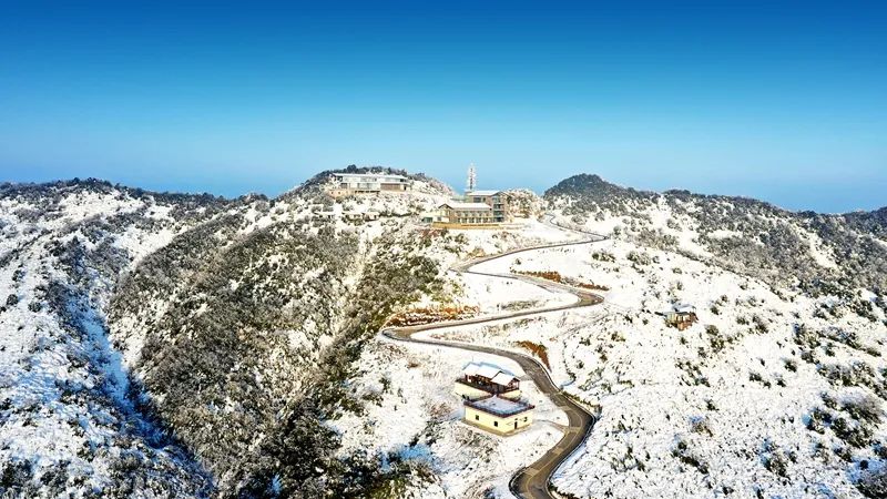  p>罗汉林,四川泸州境内最高山峰,位于叙永县分水镇,海拔1902米. /p>